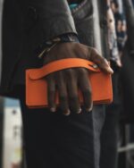 Turuncu Cüzdan Tutamaçlı Telefon Bölmeli 2028