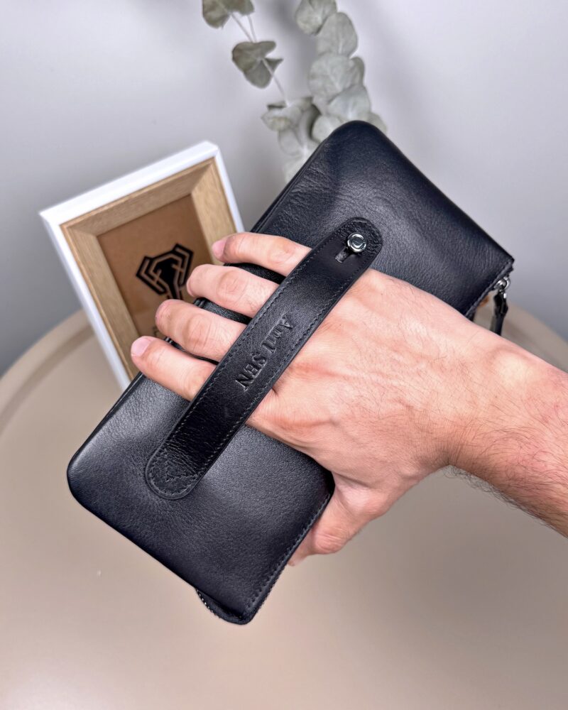 Metal fermuarlı siyah deri erkek çanta – sağlam ve şık fermuar detayı
