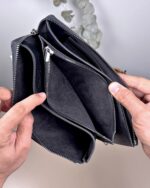 Çok bölmeli siyah erkek el çantası – telefon, cüzdan, anahtar için ideal iç düzen