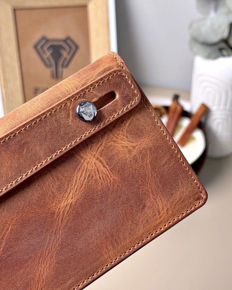 Telefon Bölmeli Cüzdan Hakiki Deri – El Tutamaçlı Fındık Renk | 2028