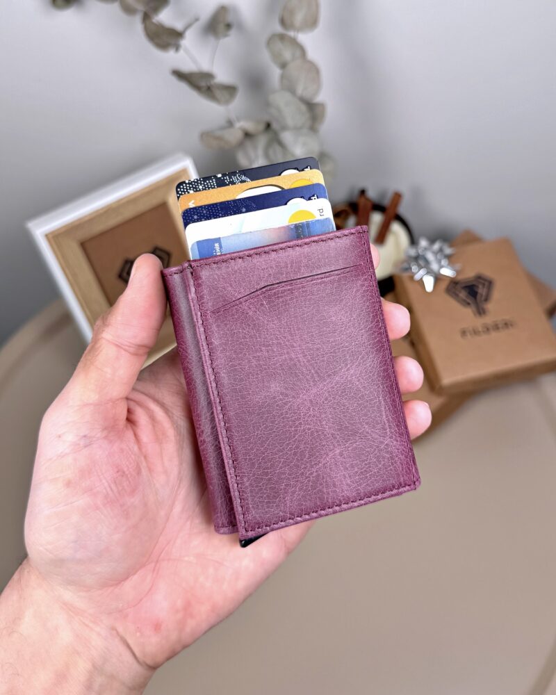 Created with RNI Films app. Profile 'None' Mekanizmalı Cüzdan – Mor Tiguen Hakiki Deri | 2001