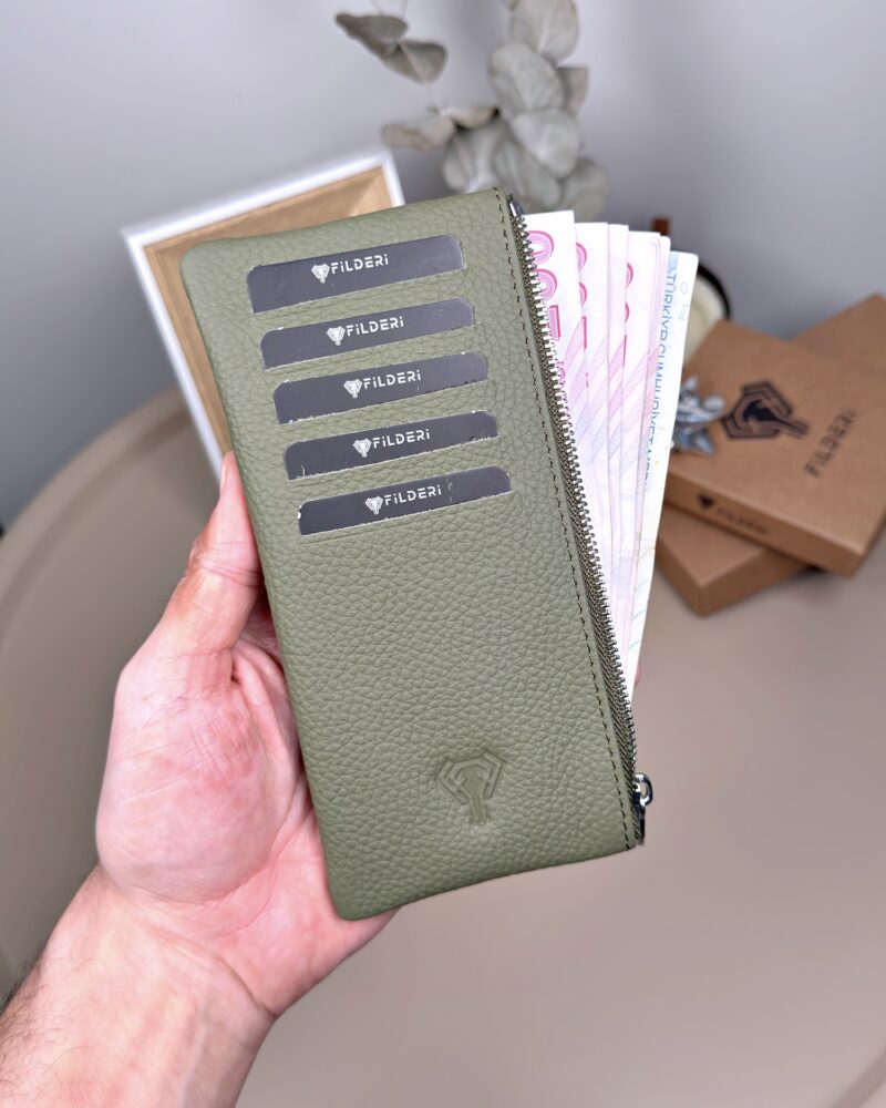 Created with RNI Films app. Profile 'None' Hakiki Deri Uzun Kartlık – Fermuarlı, Yeşil | 2127