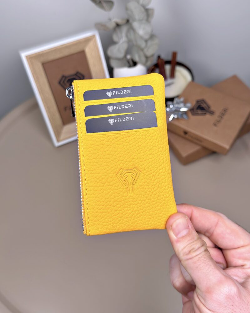 Created with RNI Films app. Profile 'None' Hakiki Deri Kartlık – Slim , Fermuarlı,Sarı | 2126