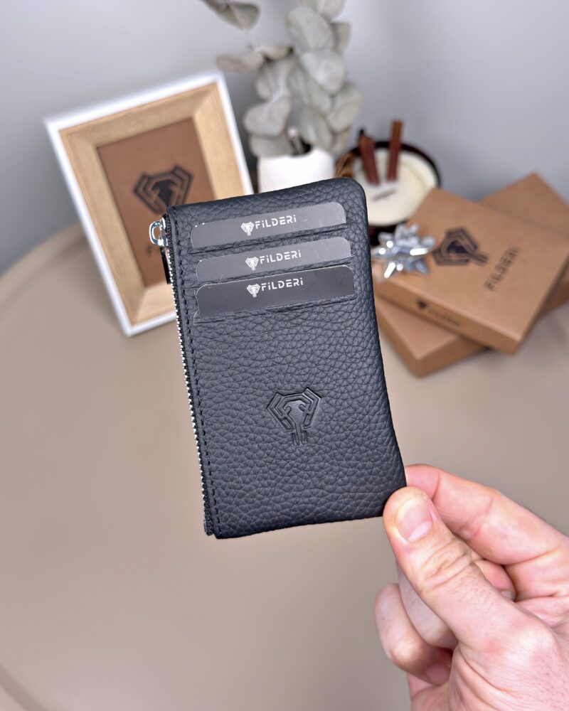 Created with RNI Films app. Profile 'None' Hakiki Deri Kartlık – Slim , Fermuarlı,Siyah | 2126