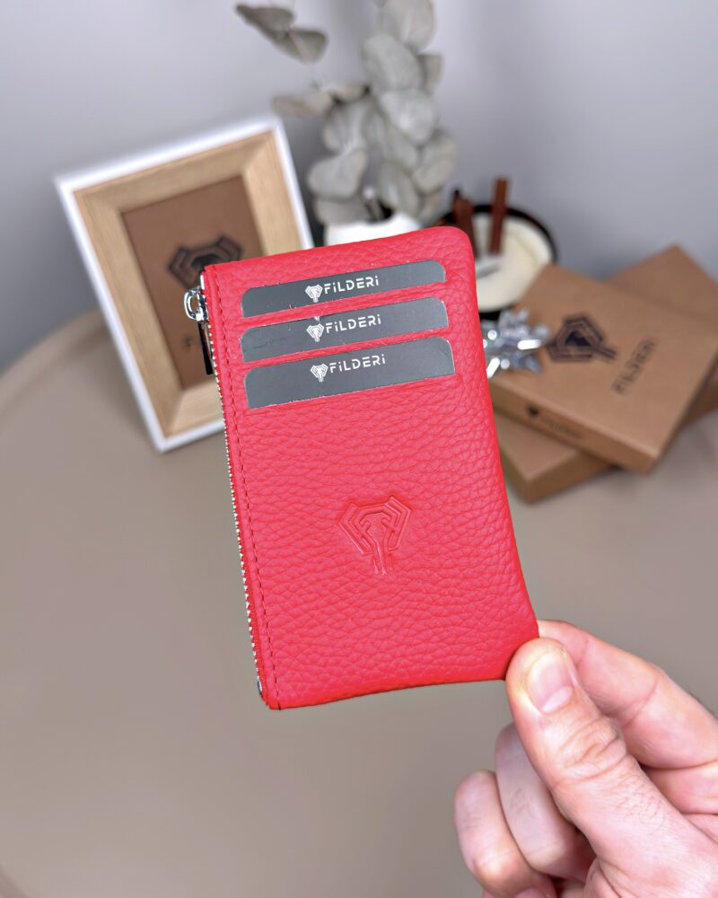 Created with RNI Films app. Profile 'None' Hakiki Deri Kartlık – Slim , Fermuarlı,Kırmızı | 2126