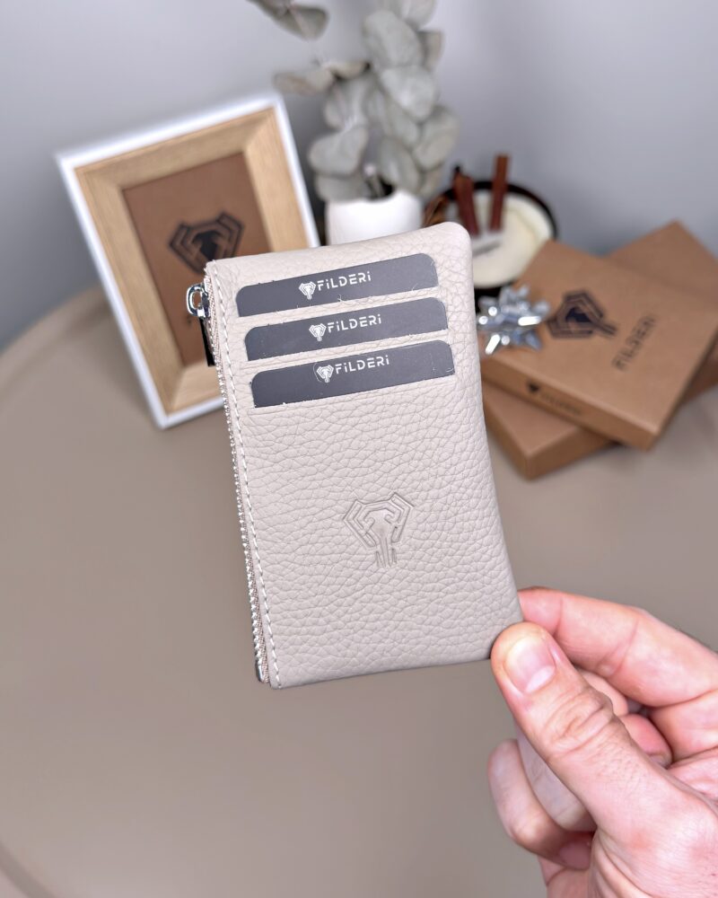 Created with RNI Films app. Profile 'None' Hakiki Deri Kartlık – Slim , Fermuarlı,Vizon | 2126