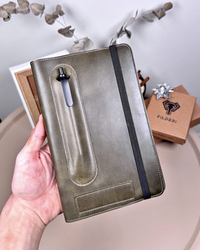 Created with RNI Films app. Profile 'None' Hakiki Deri Ajanda - Kalem Yuvalı, İsme Özel, Yeşil | 2129