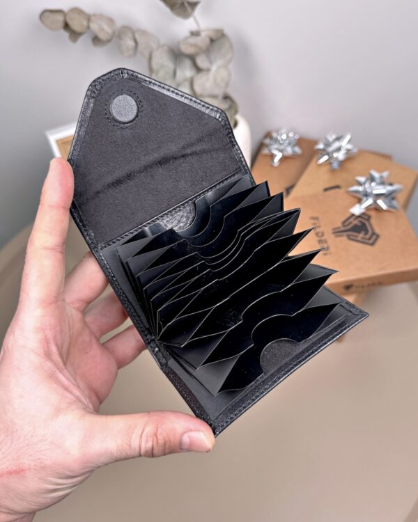 Akordiyon Kartlık - Hakiki Deri Parlak Siyah Renk | 2063