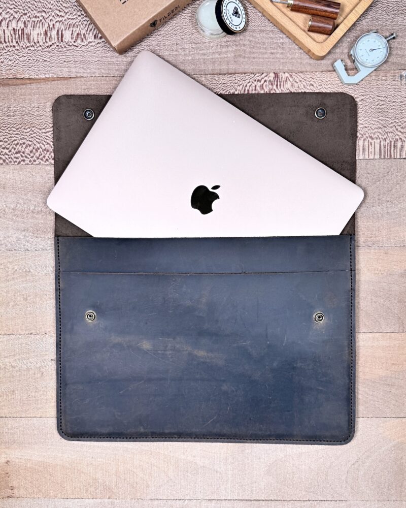 Macbook Air Kılıfı – 13 inç Hakiki Deri Kahve | 2076
