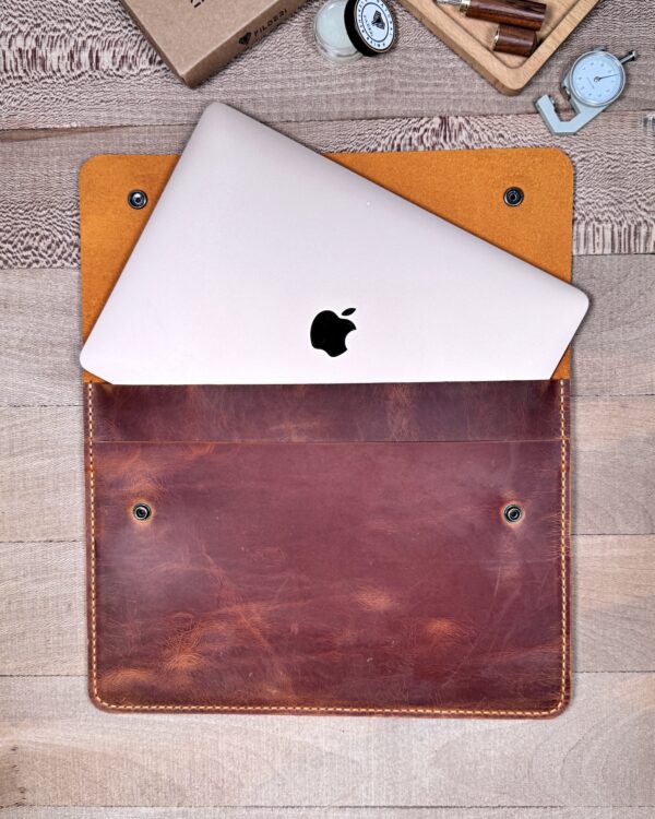 Macbook Air Kılıfı – 13 inç Hakiki Deri Fındık | 2076