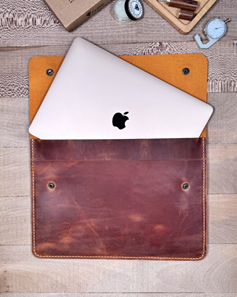 Macbook Air Kılıfı – 13 inç Hakiki Deri Fındık | 2076